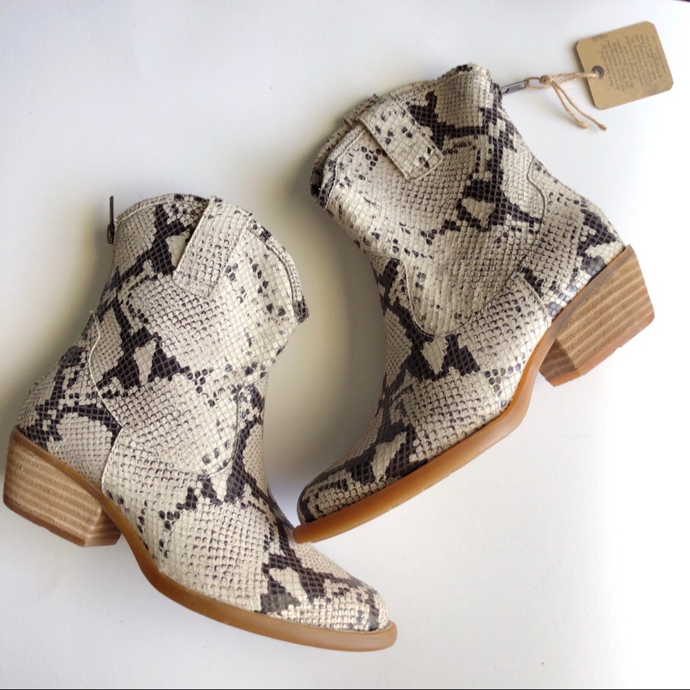 Born Wynd Snakeskin Western Boot in White Teak - Picture 9 of 13